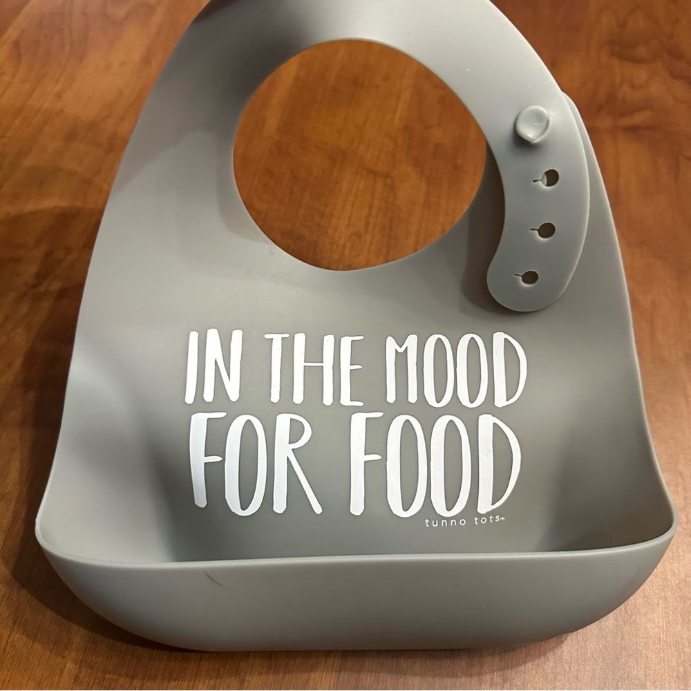 Bella Tunno In the Mood for Food Gray Silicone Bib
